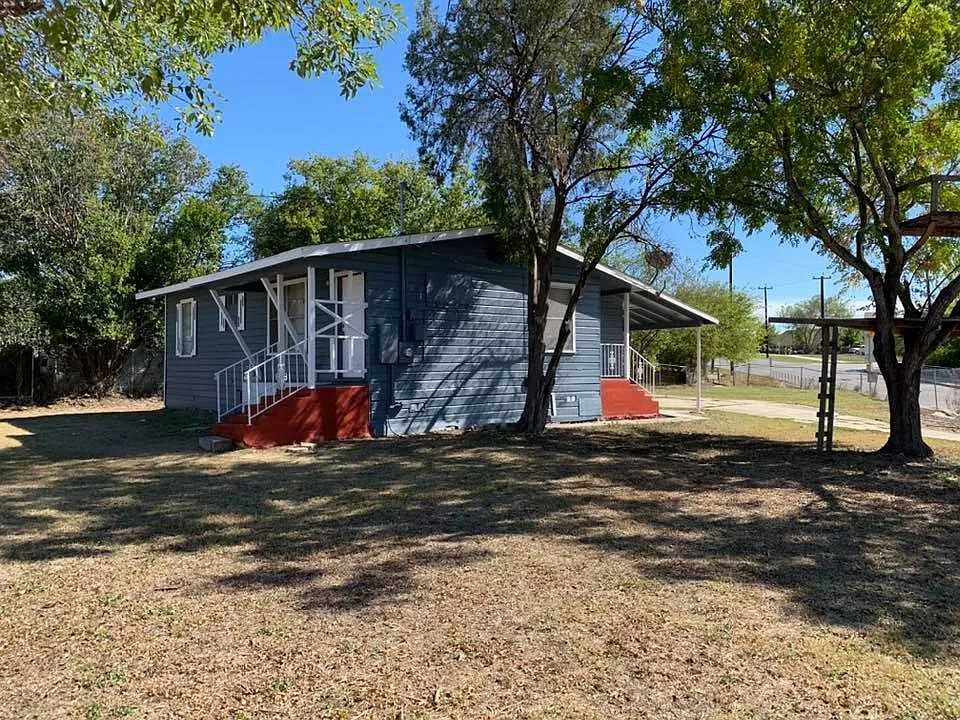 426 Koehler Ct - Photo 2 of 10