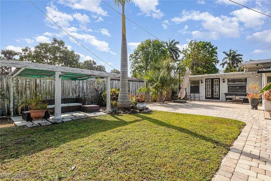 4464 E Riverside Dr - Photo 2 of 16