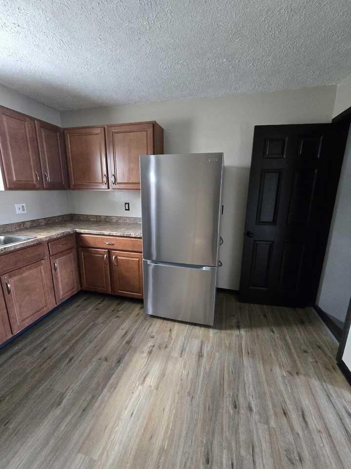 1409 E 38th St - Photo 5 of 24