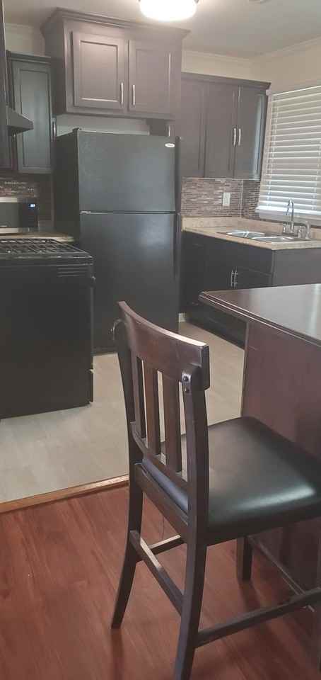 3072 Lone Oak Ave Sw - Photo 3 of 11