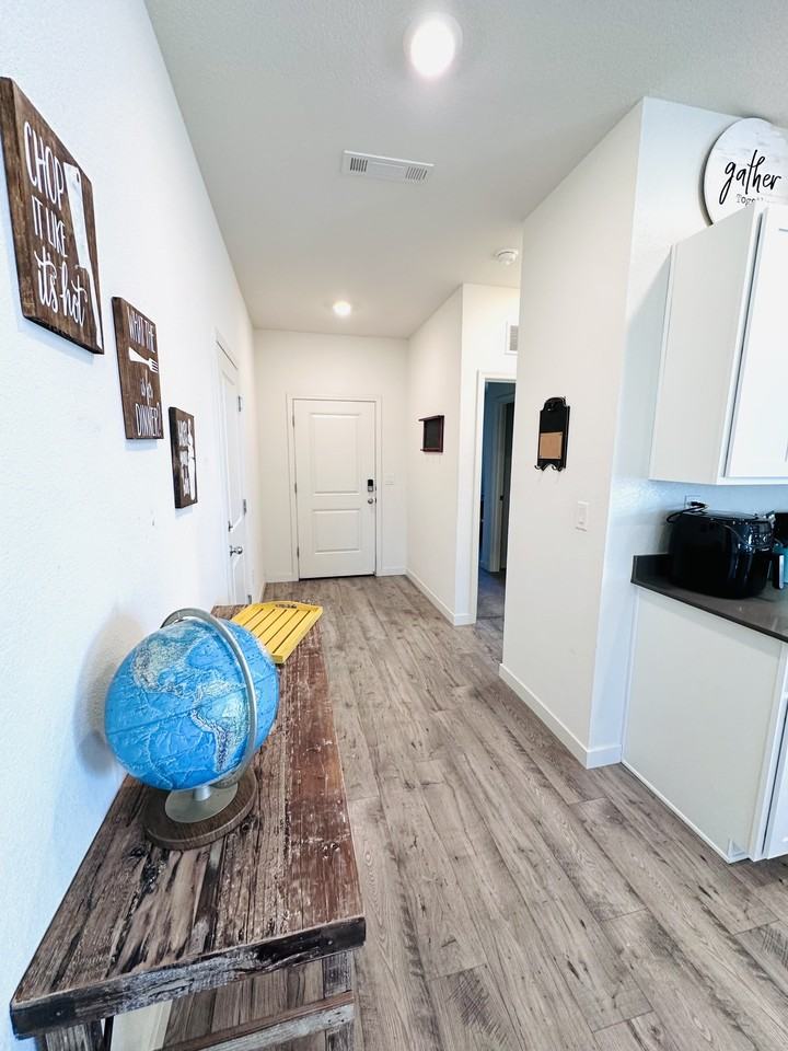 950 Kathryn Ct - Photo 2 of 20