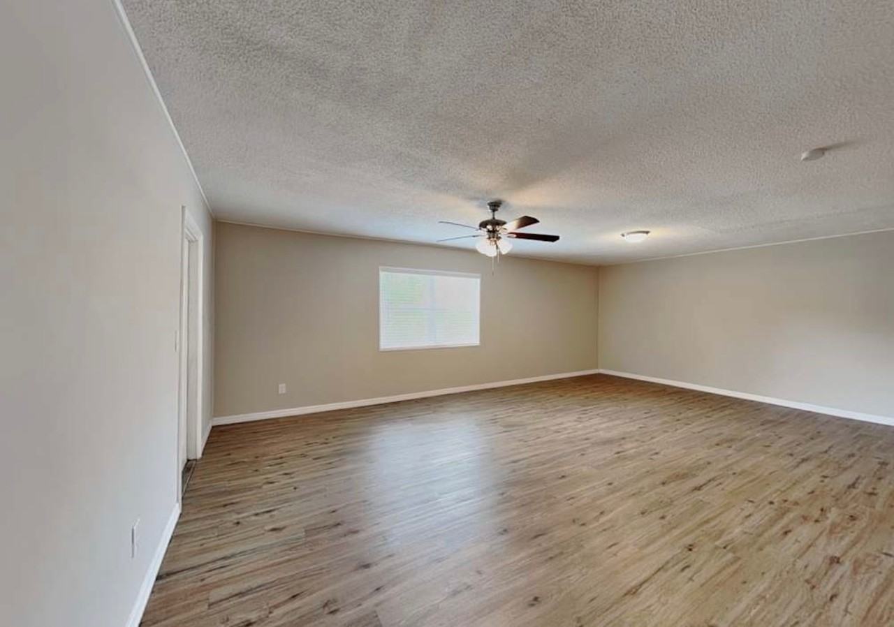 1704 Newton St - Photo 2 of 11