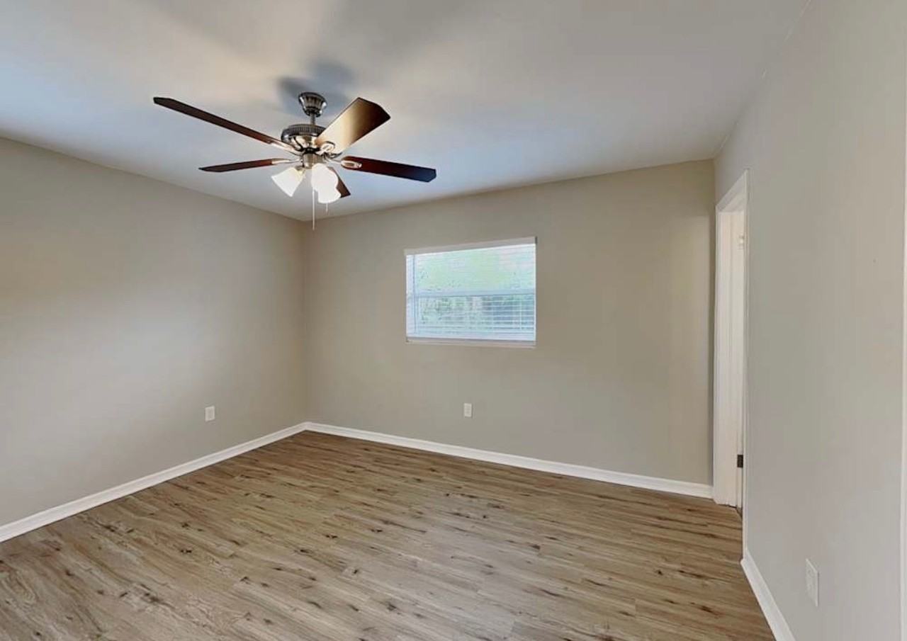 1704 Newton St - Photo 3 of 11