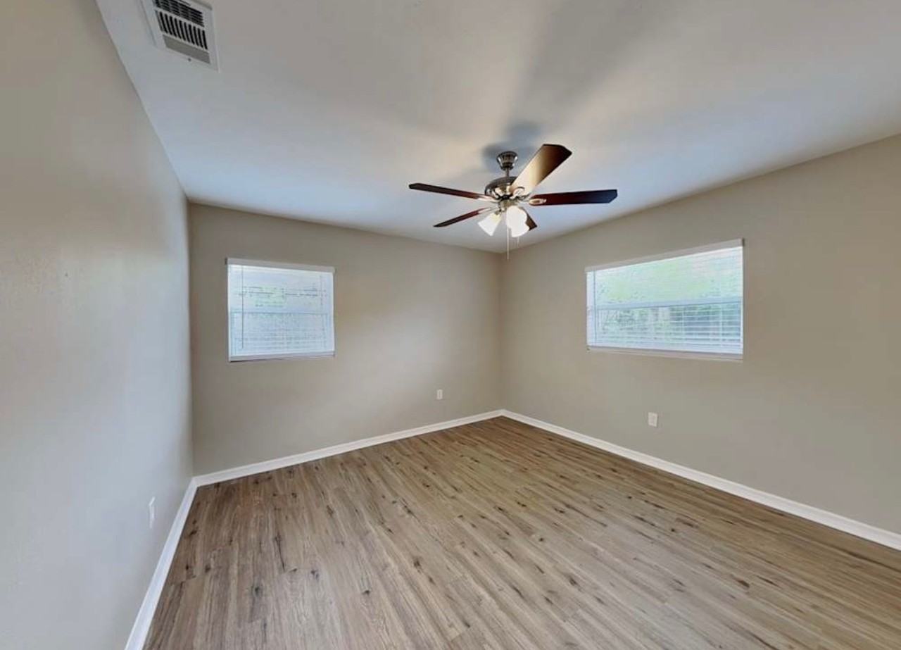 1704 Newton St - Photo 6 of 11