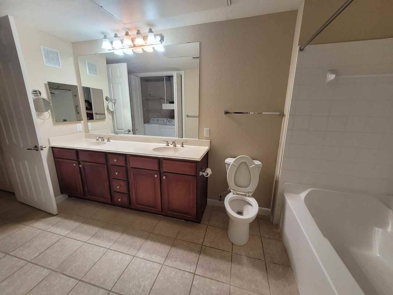 7575 Kirby Dr #1110 - Photo 6 of 9