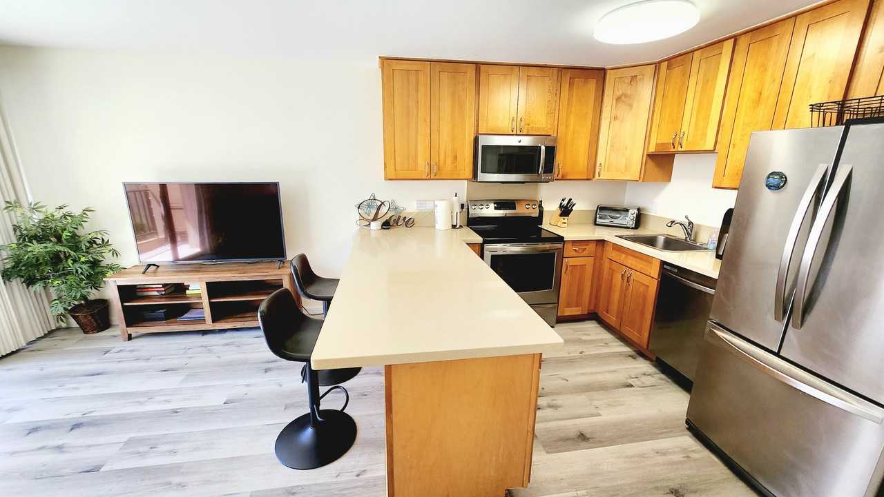 411 Hobron Ln #809 - Photo 2 of 14