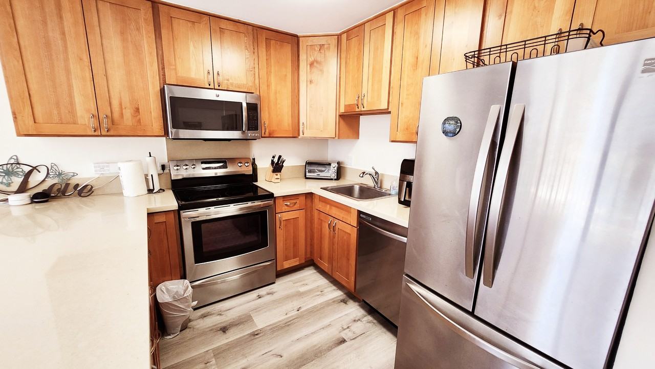 411 Hobron Ln #809 - Photo 3 of 14