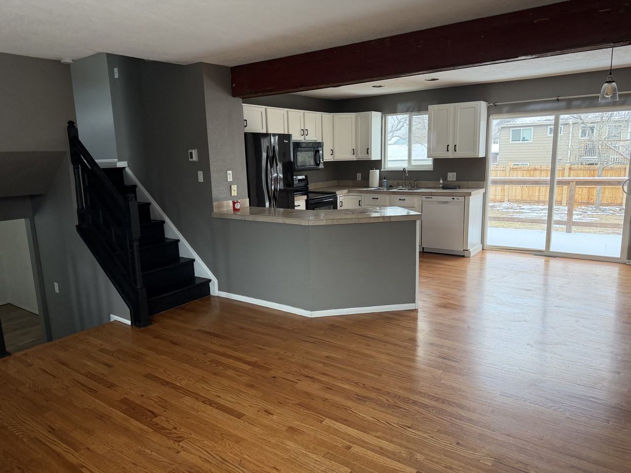 10538 Queen St - Photo 3 of 13