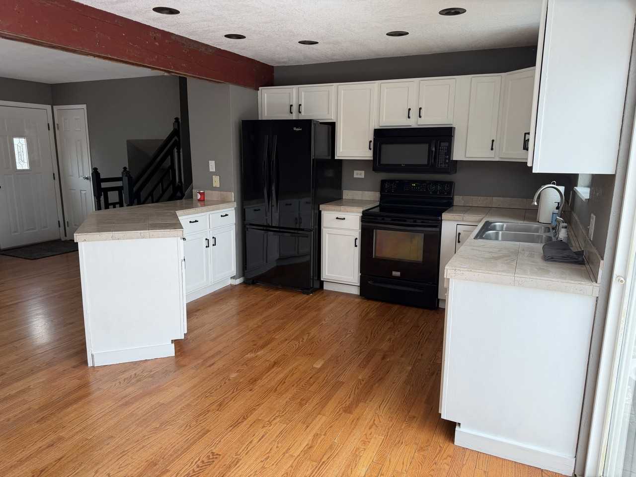 10538 Queen St - Photo 5 of 13