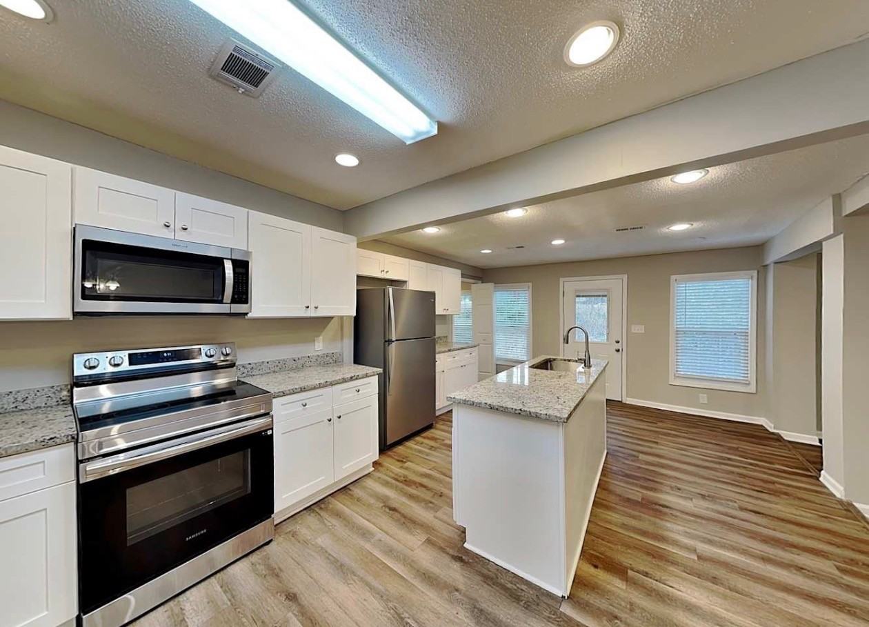 459 Utoy Cir Sw - Photo 3 of 5