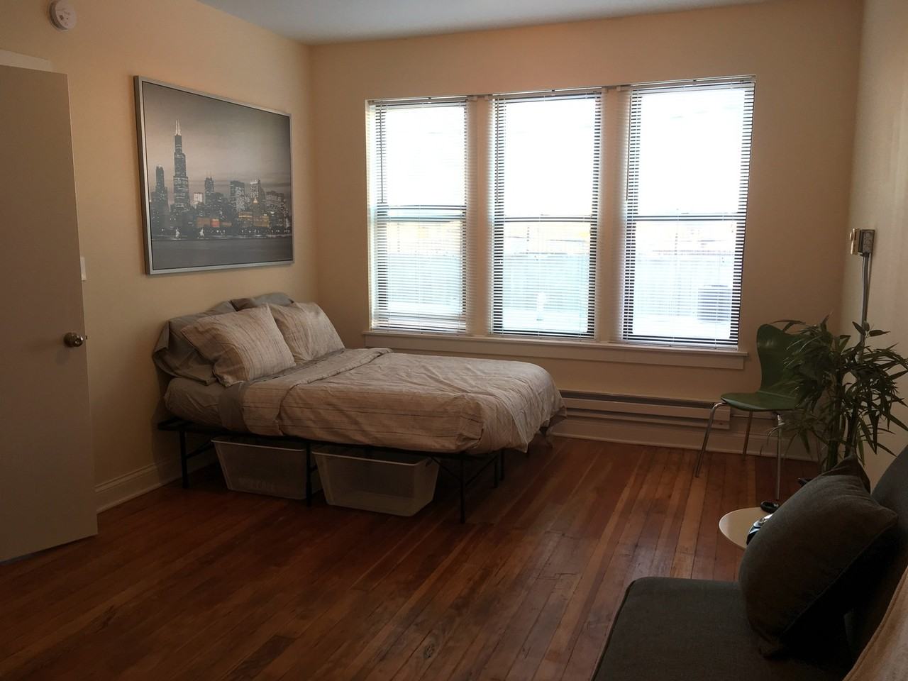339 W Howard St - Photo 2 of 7