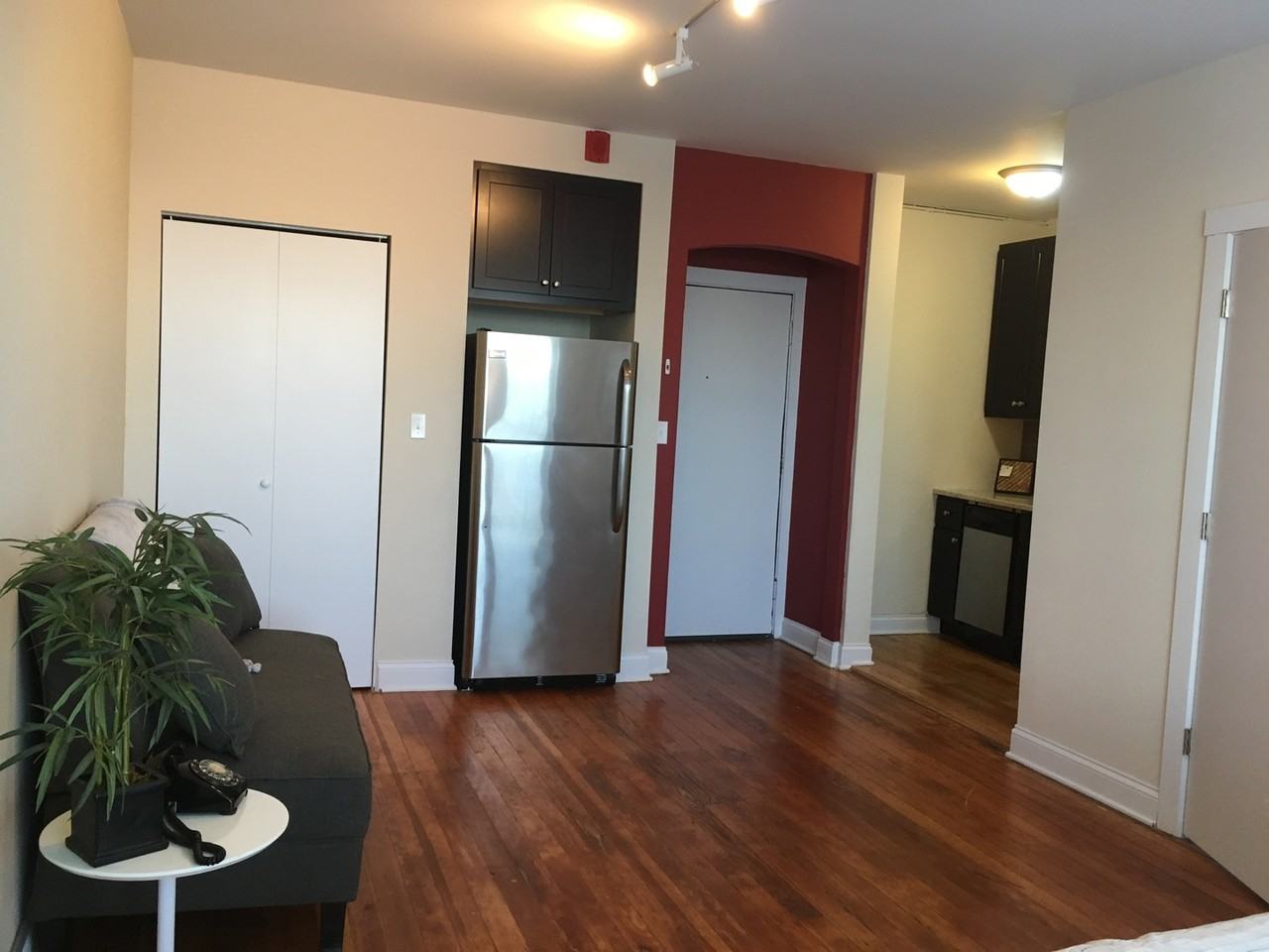 339 W Howard St - Photo 3 of 7