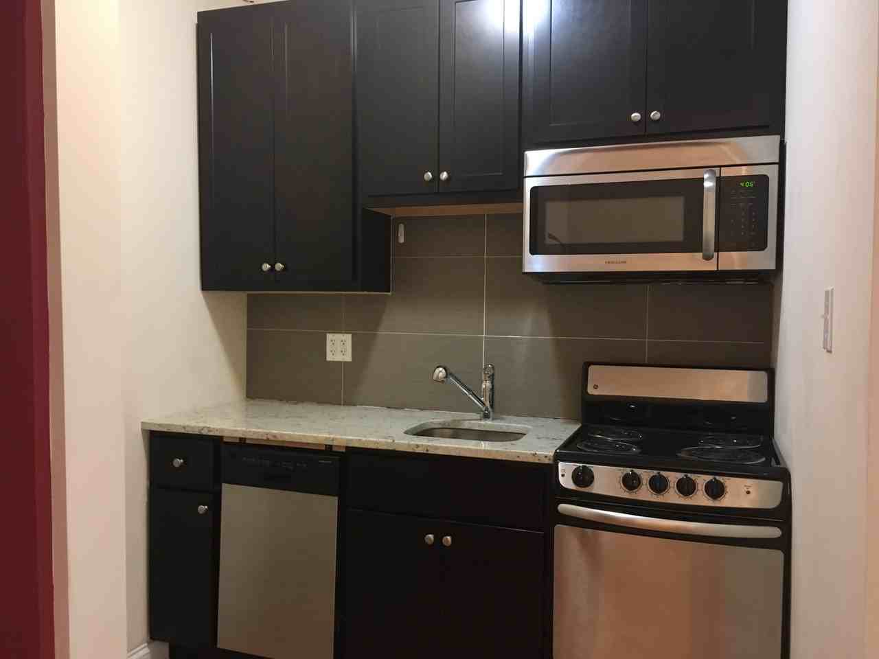 339 W Howard St - Photo 4 of 7
