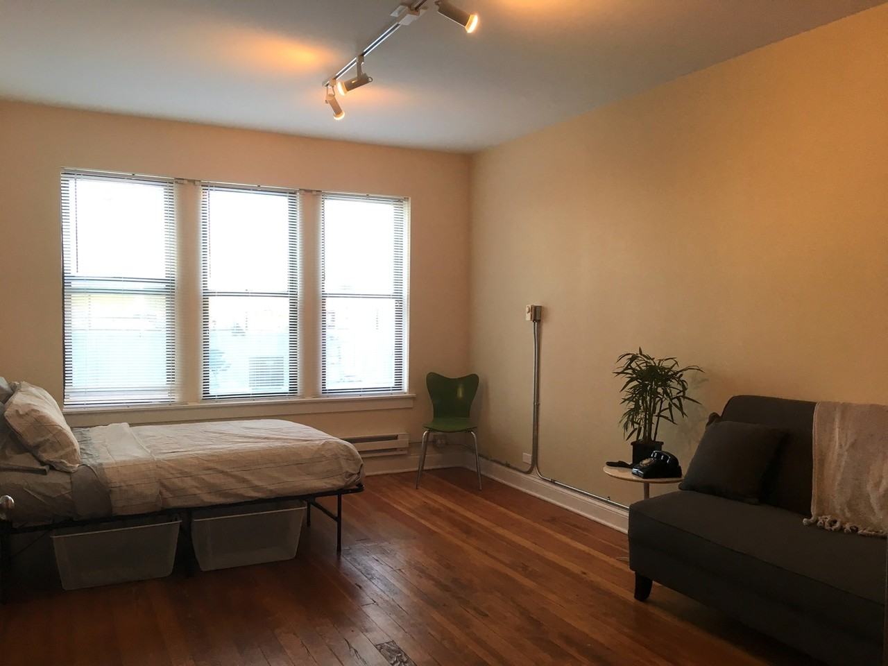 339 W Howard St - Photo 5 of 7