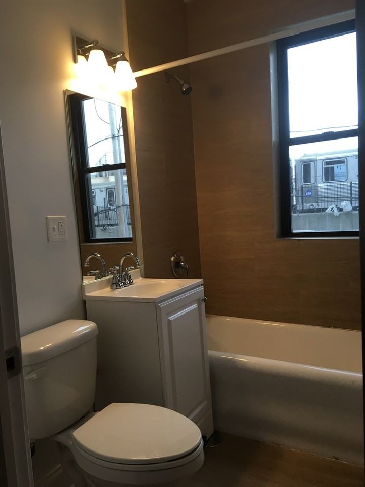 339 W Howard St - Photo 6 of 7