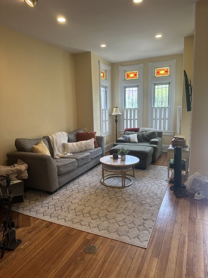 403 Seward Sq Se #1 - Photo 6 of 8