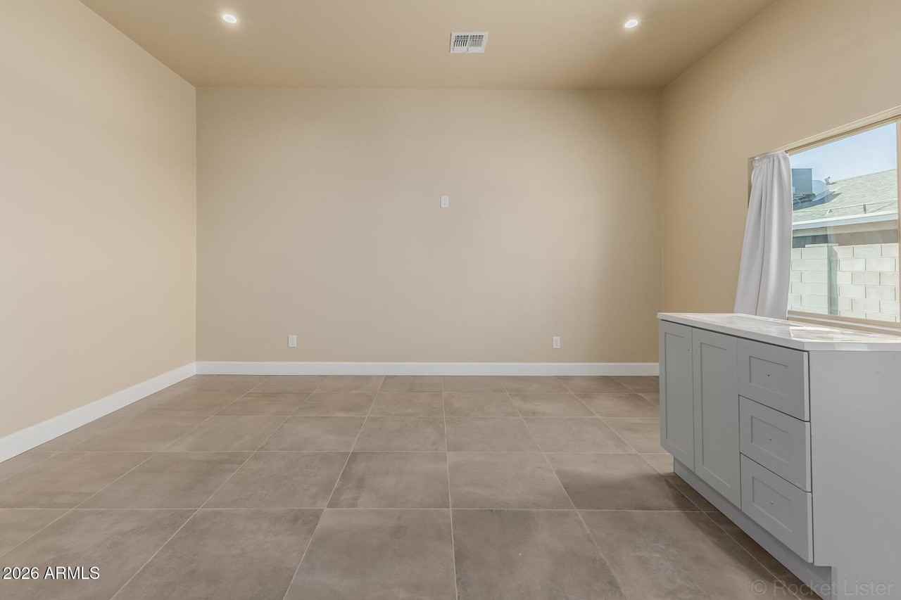 1908 E Harvard St - Photo 5 of 19