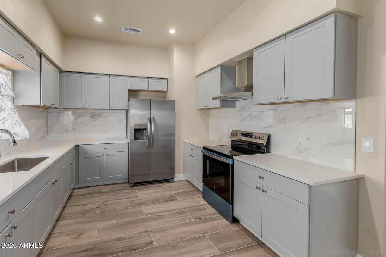 1908 E Harvard St - Photo 7 of 19