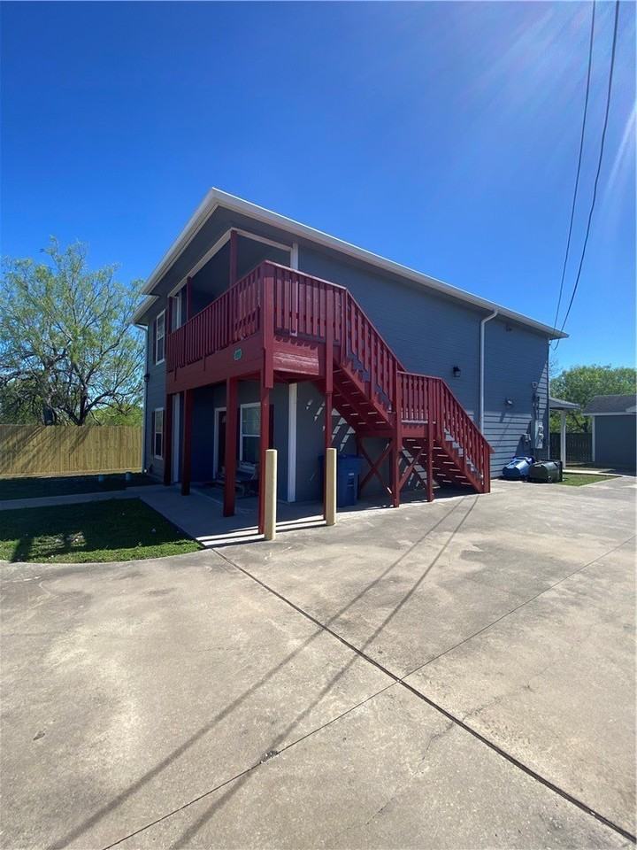 5237 Williams Dr Unit 2 - Photo 2 of 27