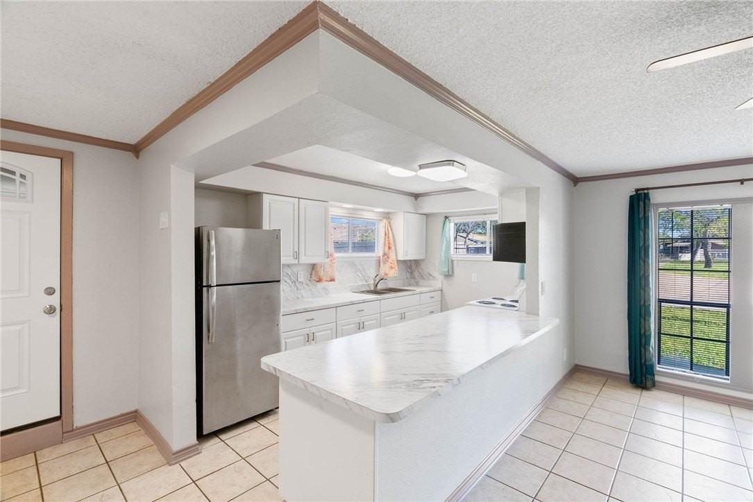 5305 Bonner Dr - Photo 3 of 25