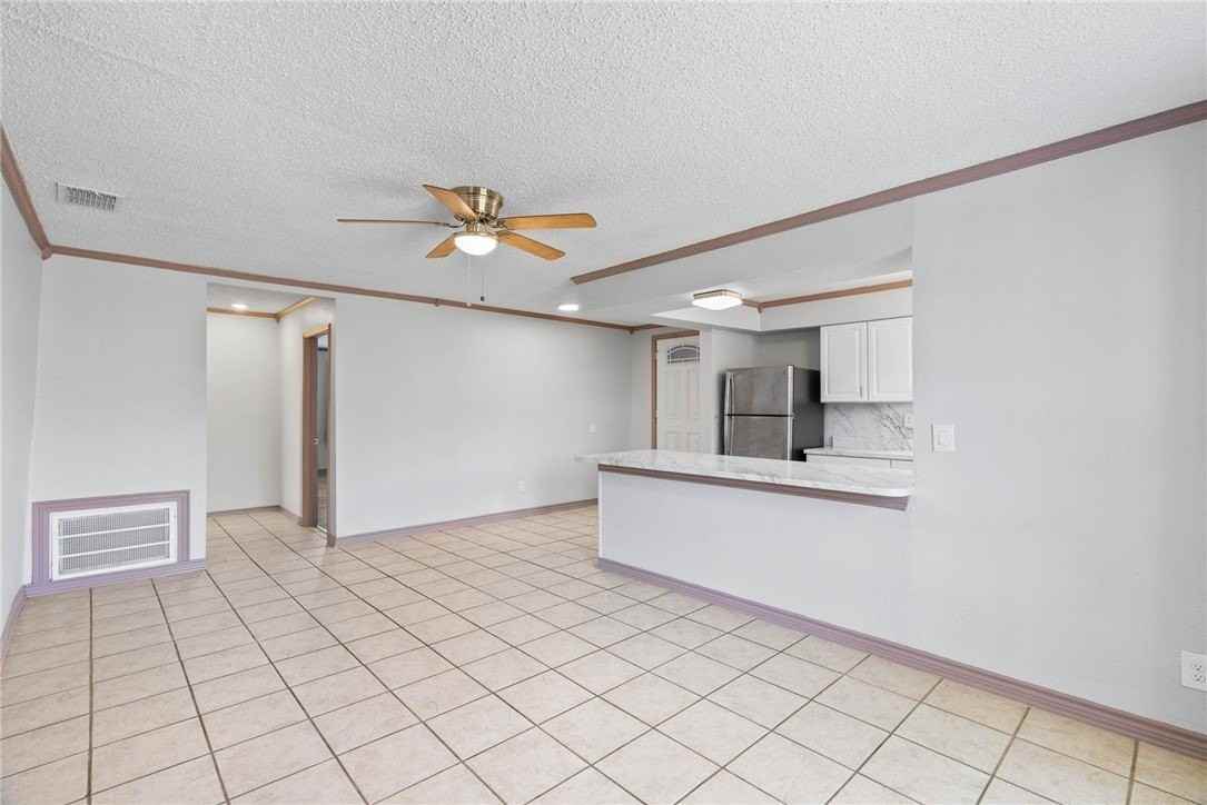 5305 Bonner Dr - Photo 4 of 25