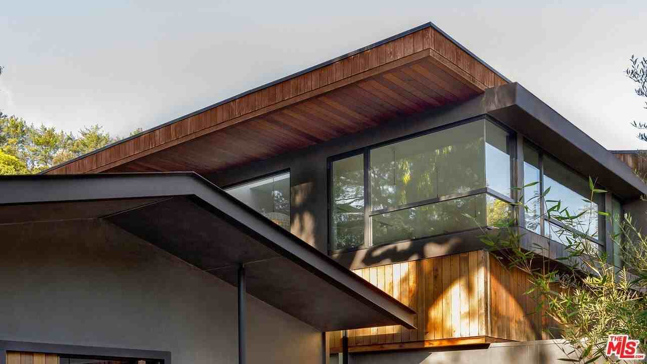 8970 Wonderland Park Ave - Photo 3 of 20