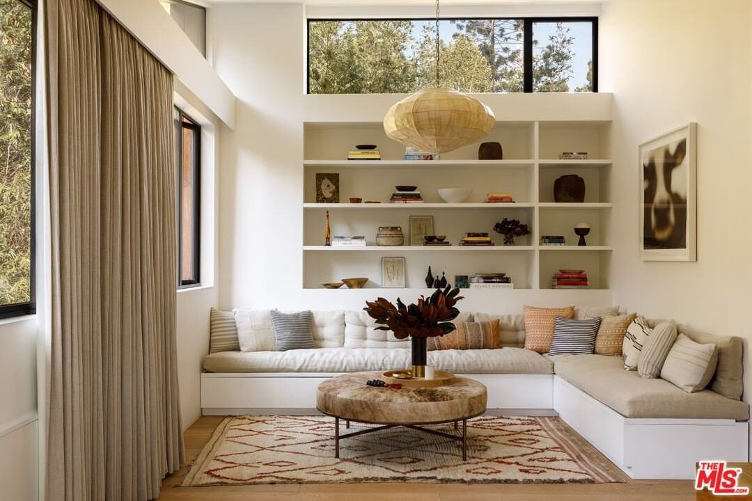 8970 Wonderland Park Ave - Photo 7 of 20