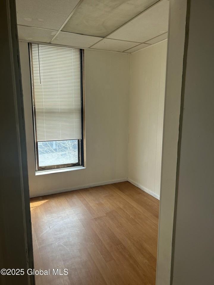 300 Ontario St Apt 2 - Photo 4 of 10