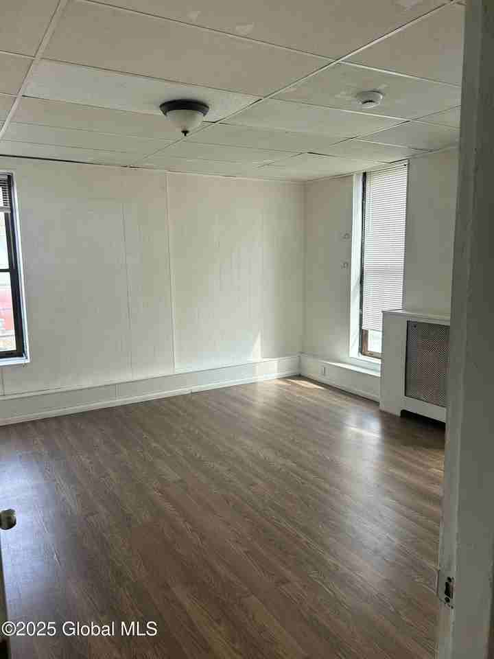 300 Ontario St Apt 2 - Photo 5 of 10