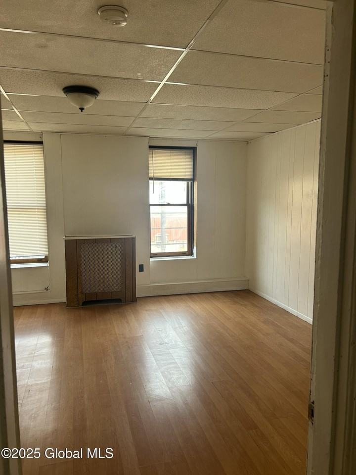 300 Ontario St Apt 2 - Photo 6 of 10