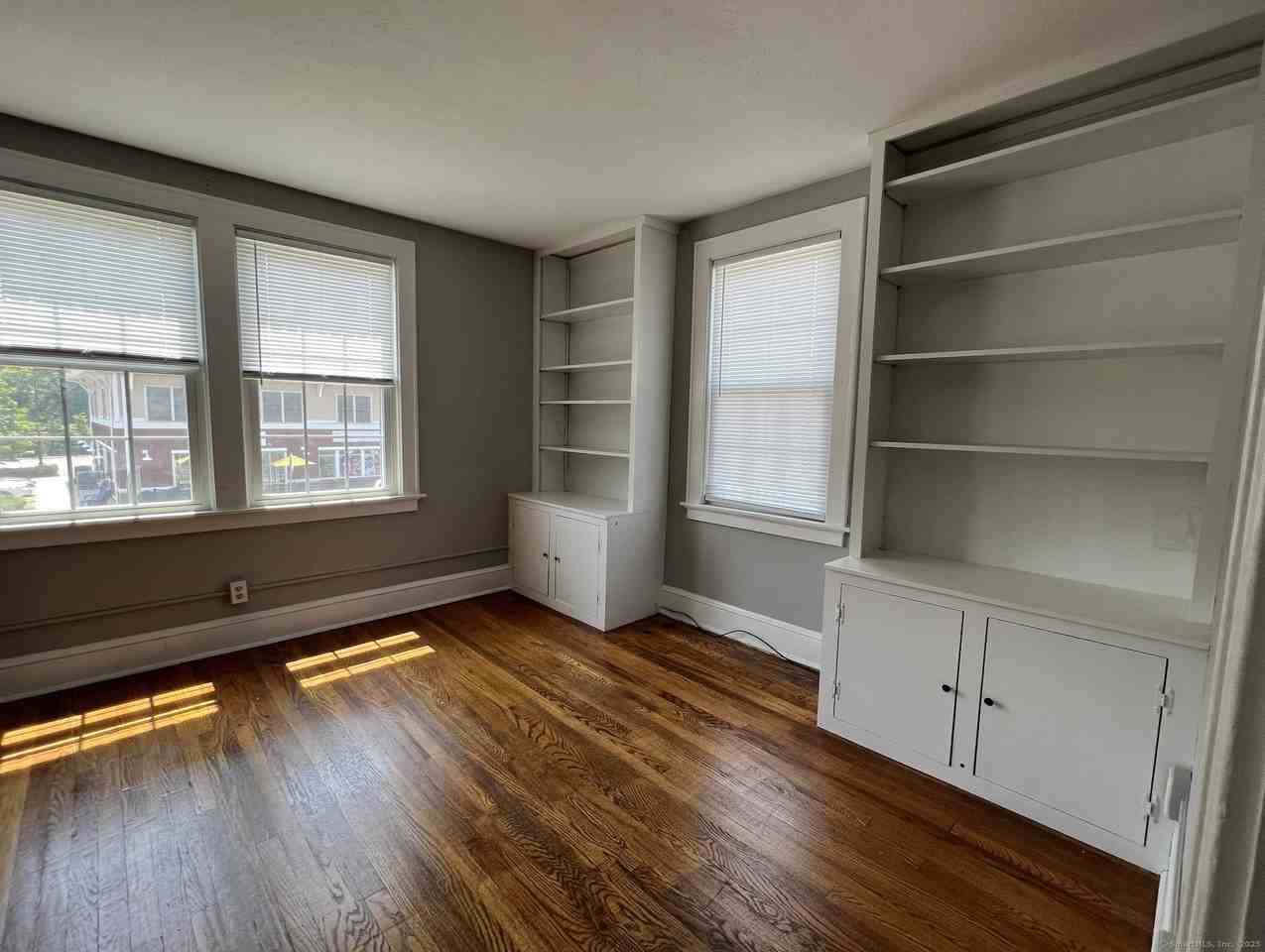 861 Farmington Ave 2nd Fl - Photo 6 of 22