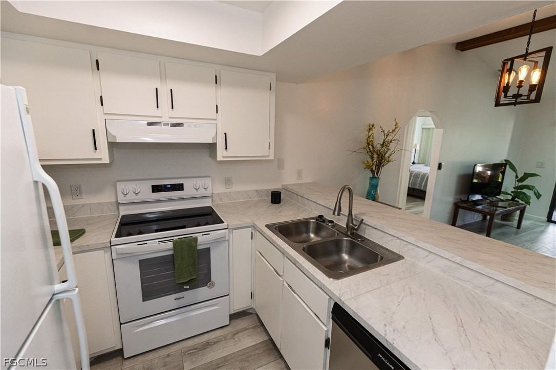 1420 Academy Blvd Apt 104 - Photo 5 of 19