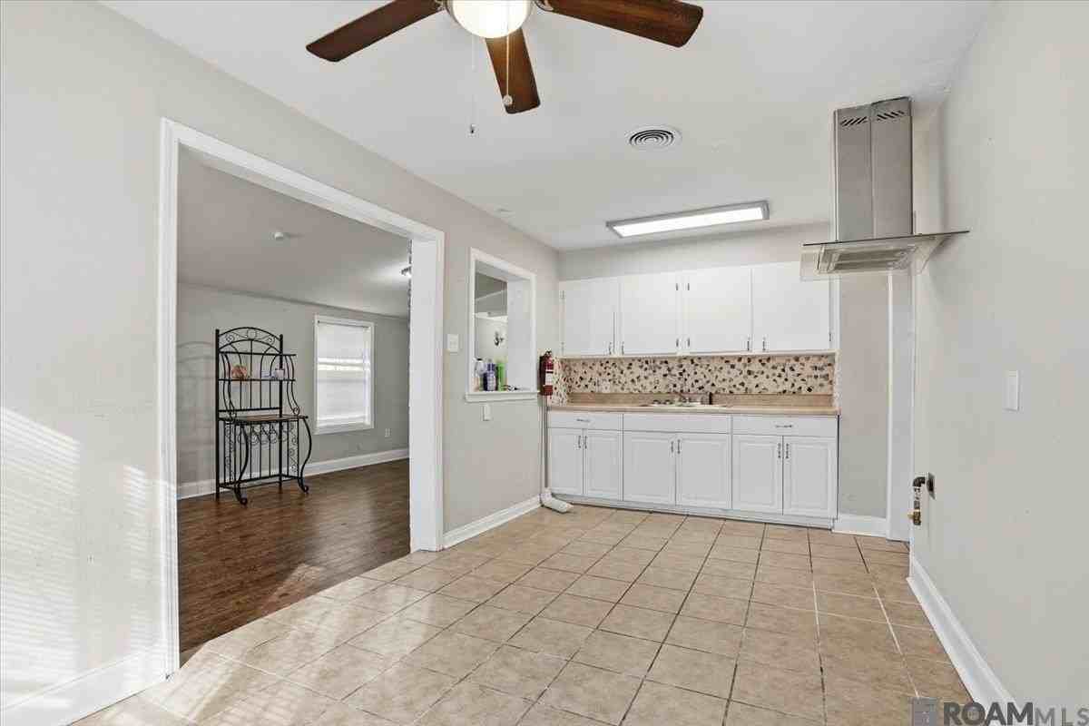 3285 Ozark St - Photo 3 of 12