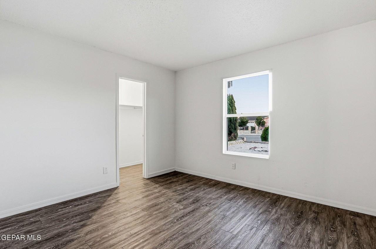 4613 Sun Valley Dr - Photo 5 of 26