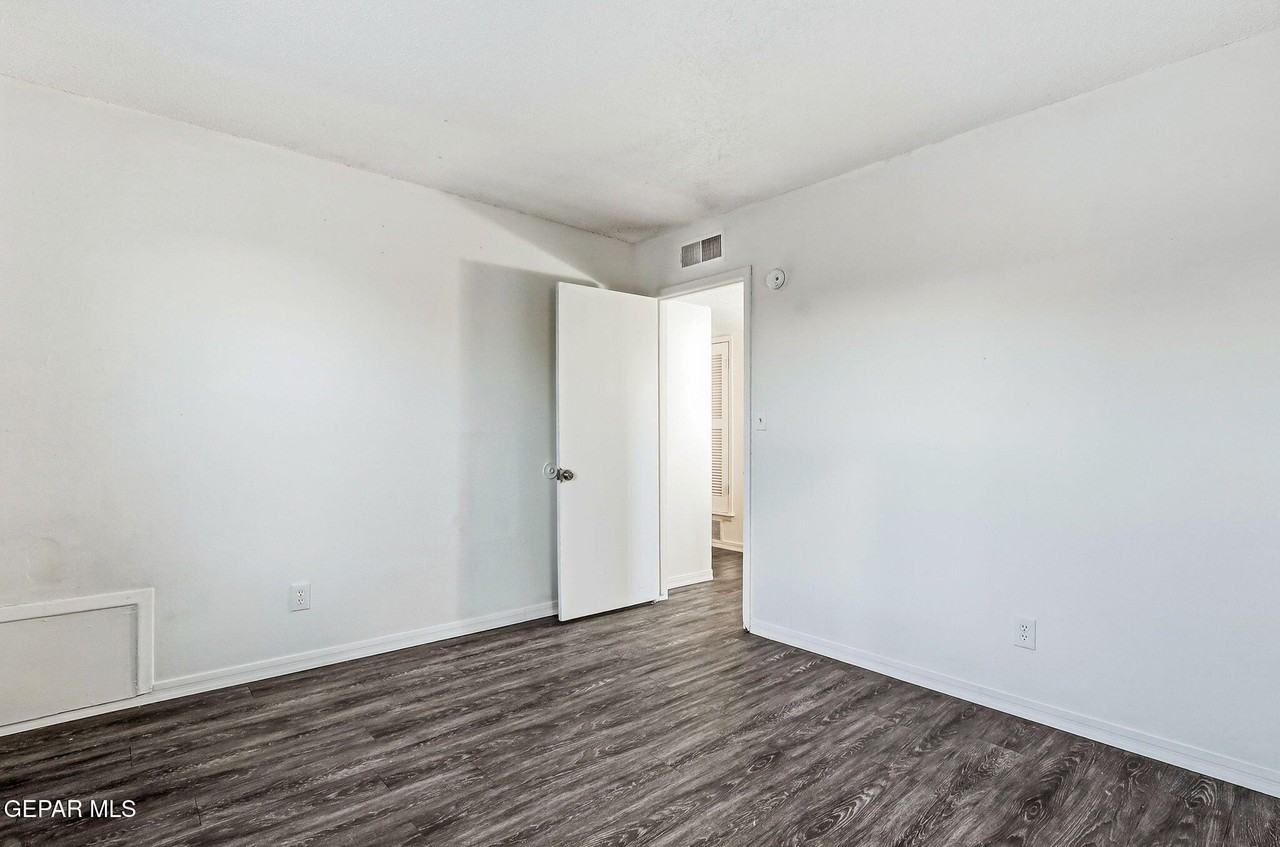 4613 Sun Valley Dr - Photo 6 of 26