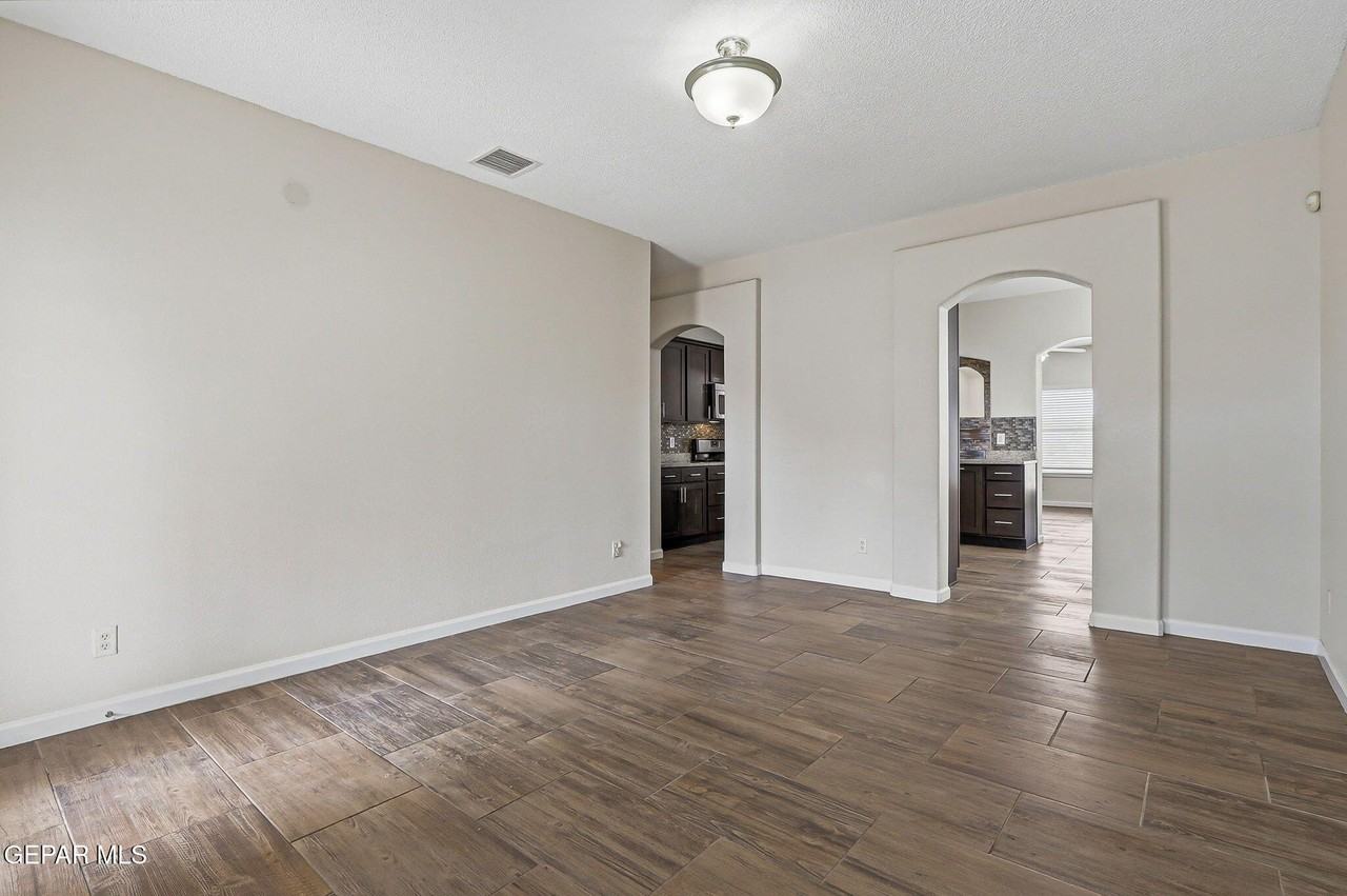 13709 Paseo Sereno Dr - Photo 4 of 32