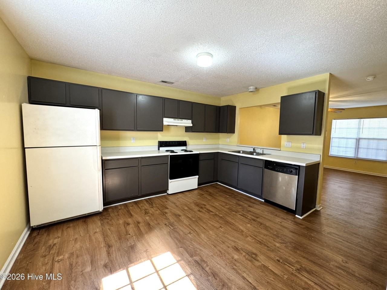 2084 Brandymill Ln - Photo 7 of 20