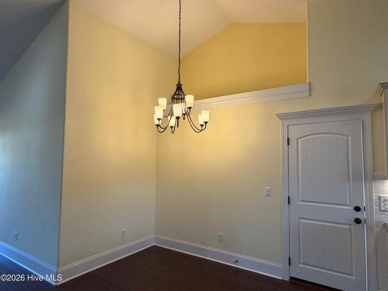 2134 Maple Leaf Dr - Photo 4 of 15