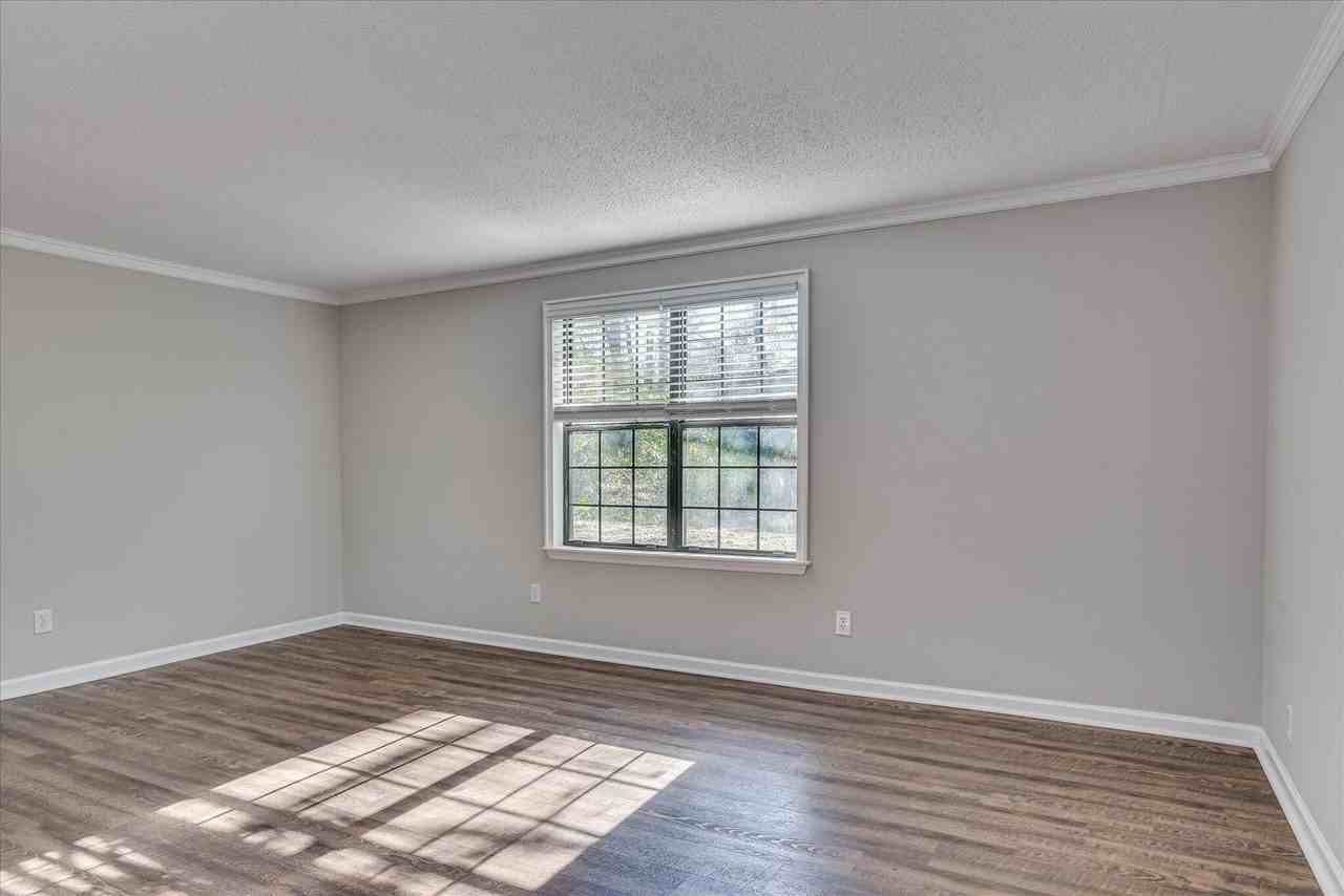 523 Travis Ct - Photo 5 of 27