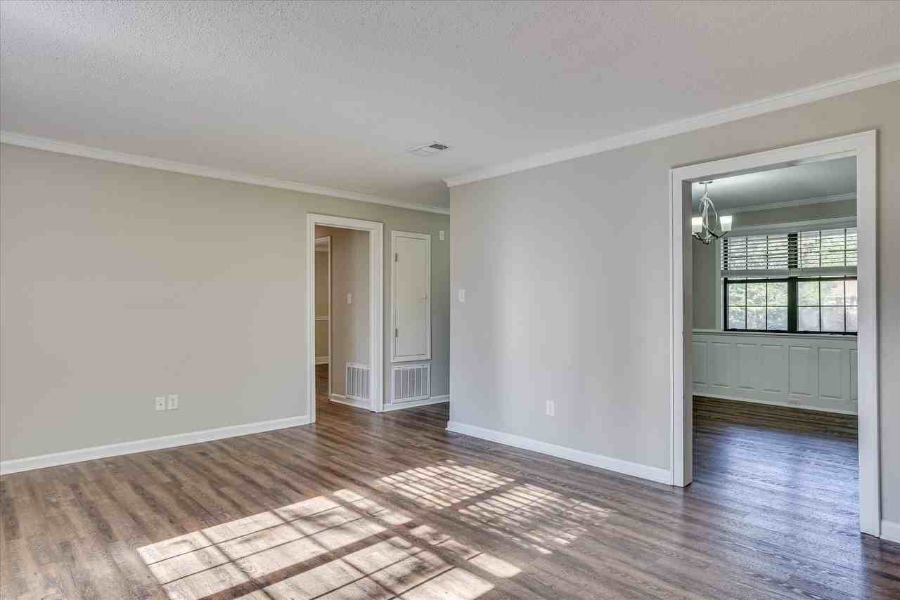 523 Travis Ct - Photo 7 of 27