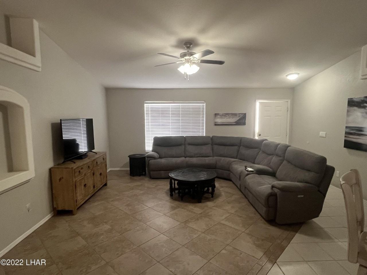 2570 Glengarry Dr - Photo 2 of 27