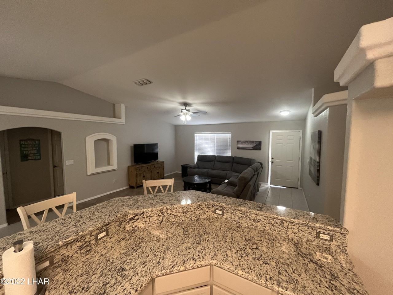 2570 Glengarry Dr - Photo 4 of 27