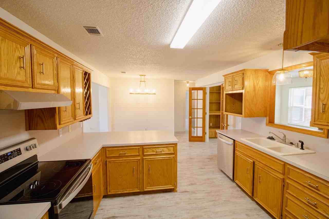 5731 95th St - Photo 7 of 15