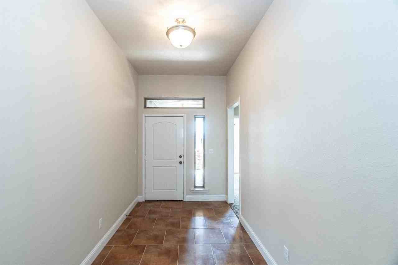 9706 Ridgely Ave - Photo 2 of 32