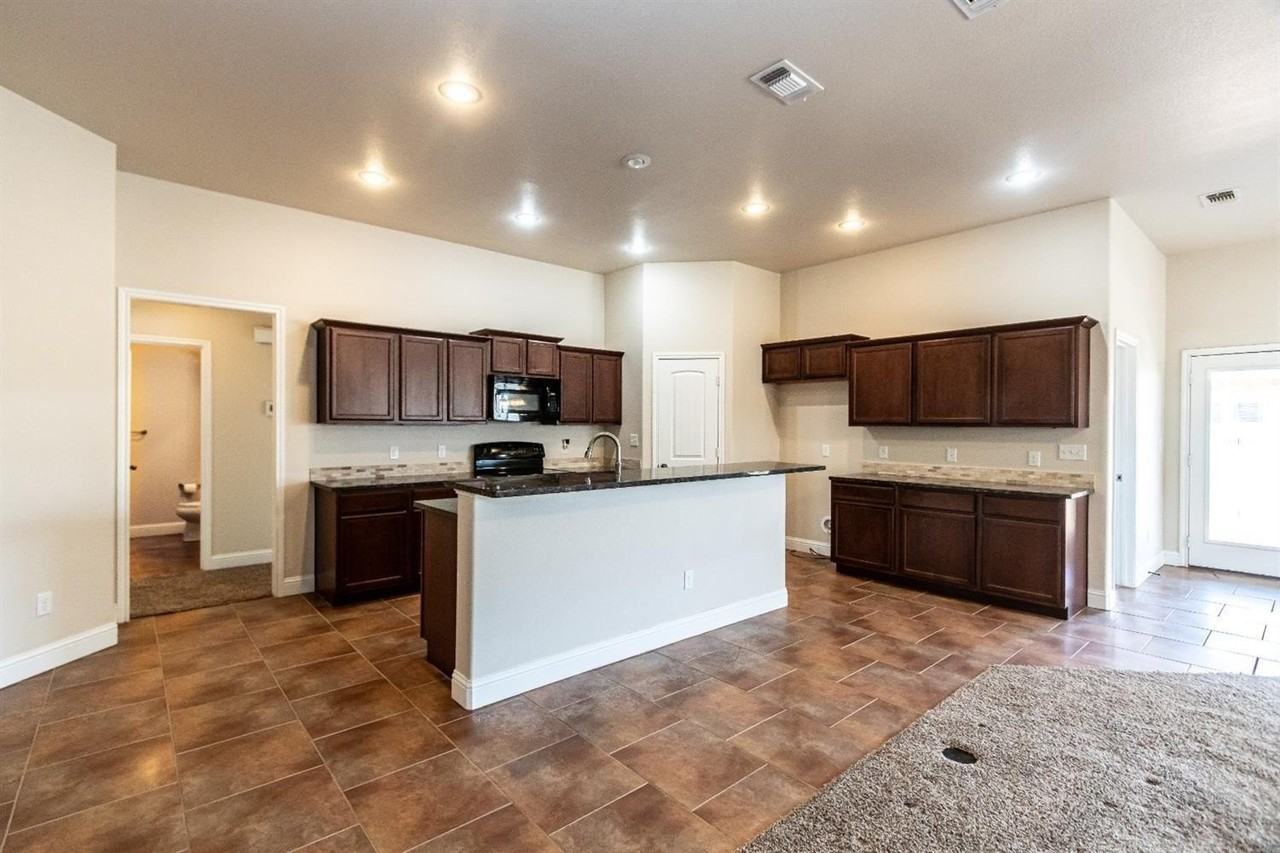 9706 Ridgely Ave - Photo 7 of 32