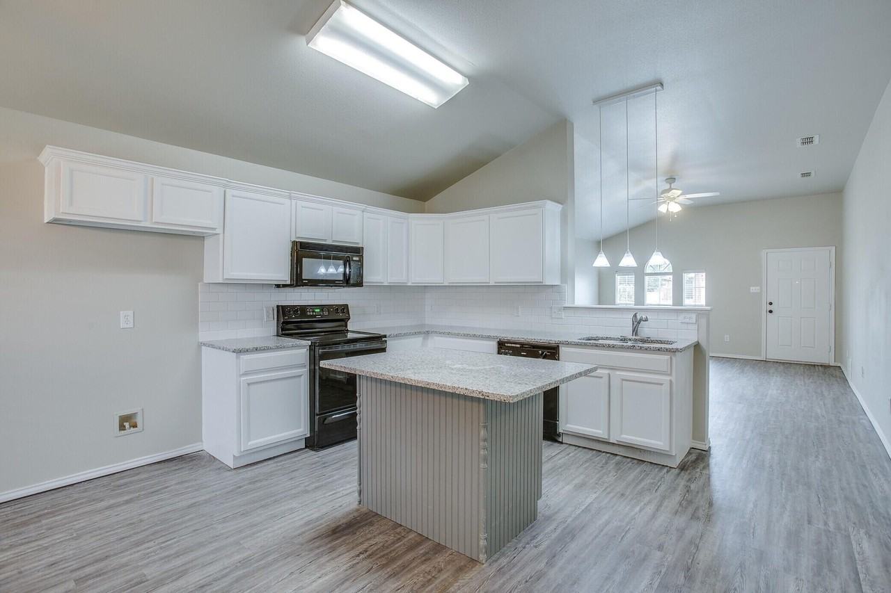 6503 91st St - Photo 4 of 15