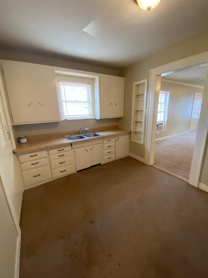 2217 24th St #A - Photo 3 of 10
