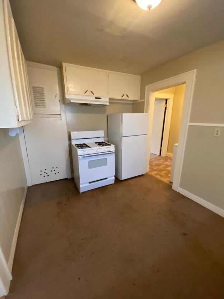 2217 24th St #A - Photo 4 of 10