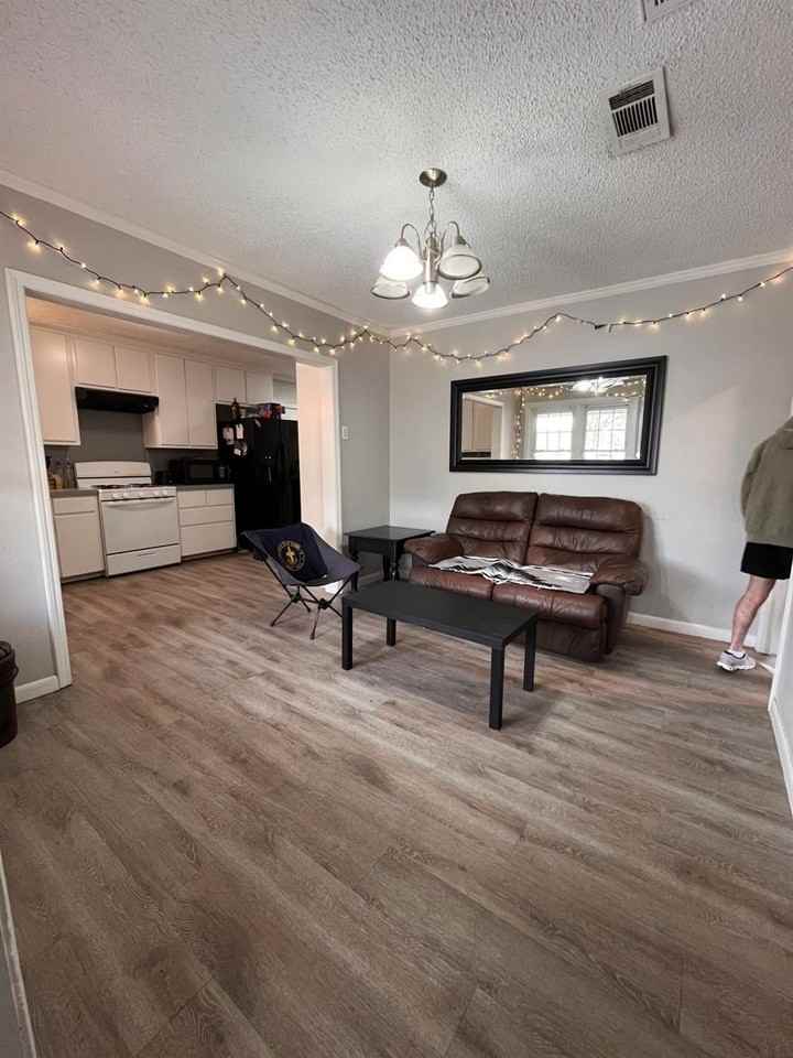 2613 25th Street unit: Front - Photo 3 of 20