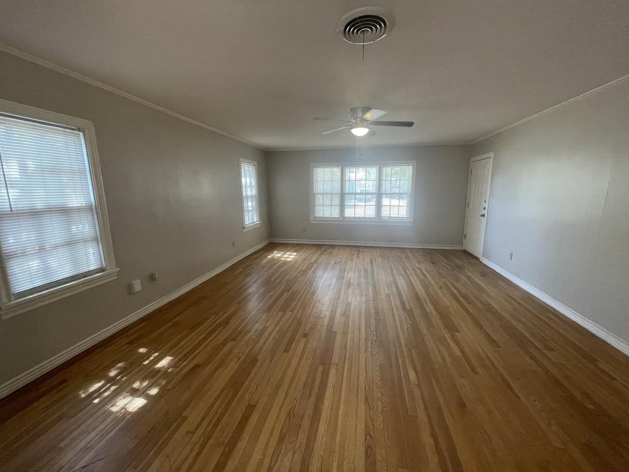2820 36th St - Photo 2 of 11